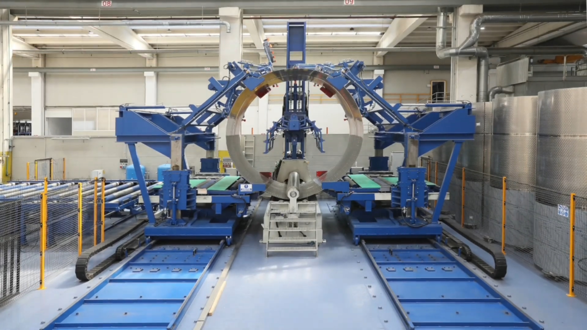 Máquina industrial avançada para conformação de chapas metálicas